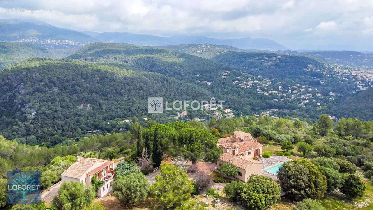 Maison à ROQUEFORT-LES-PINS