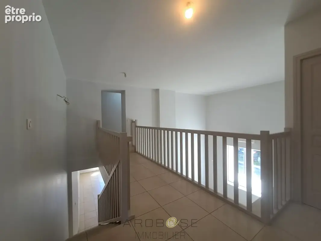 Maison rénovée avec 3 chambres, garage et jardin clos - photo 11