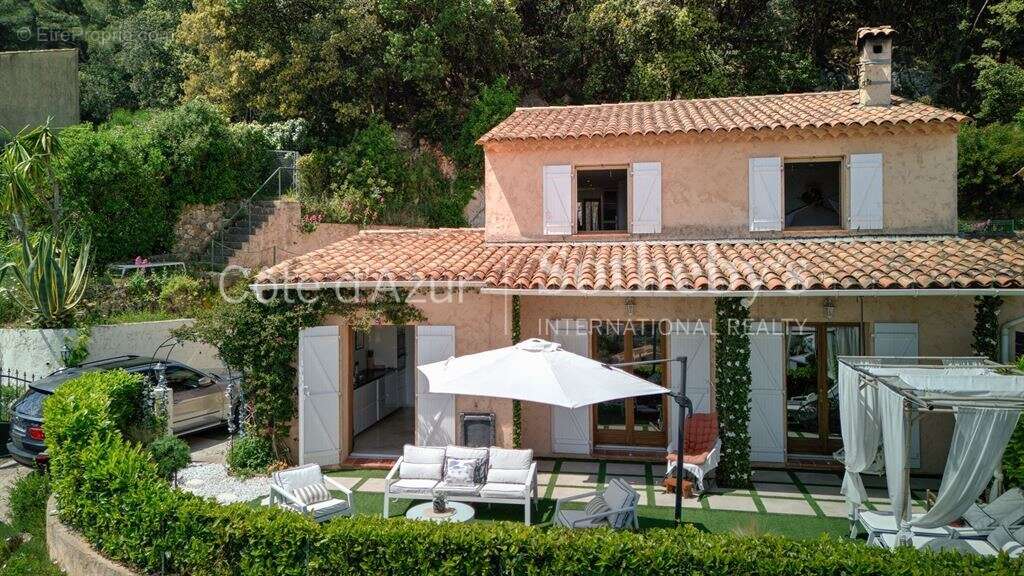 HAUTEURS DE CANNES VALLAURIS Maison rénovée avec vue mer dans hameau privé au calme absolu - photo 2