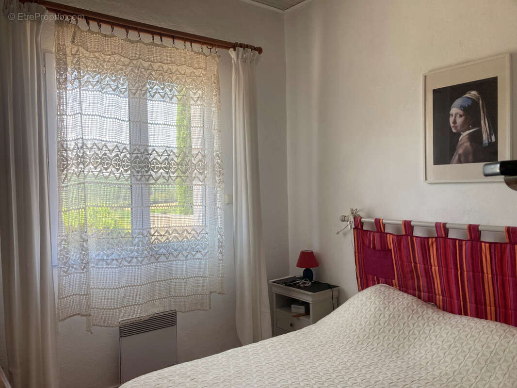 Entre Limoux et Carcassonne, 2 villas jumelées sur terrain avec piscine, double garage, terrasses, atelier. - photo 11