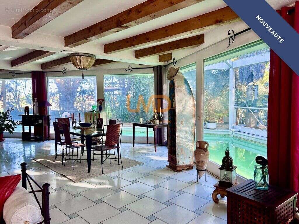 Maison à VESTRIC-ET-CANDIAC