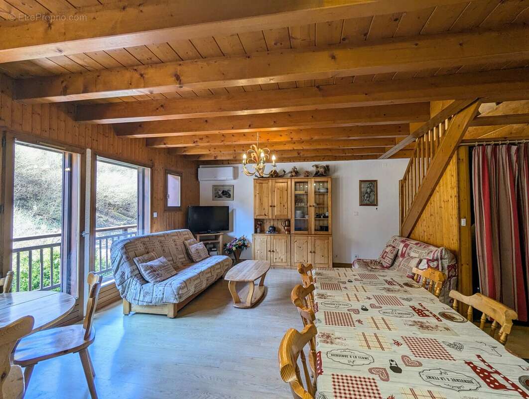 Appartement à MORILLON