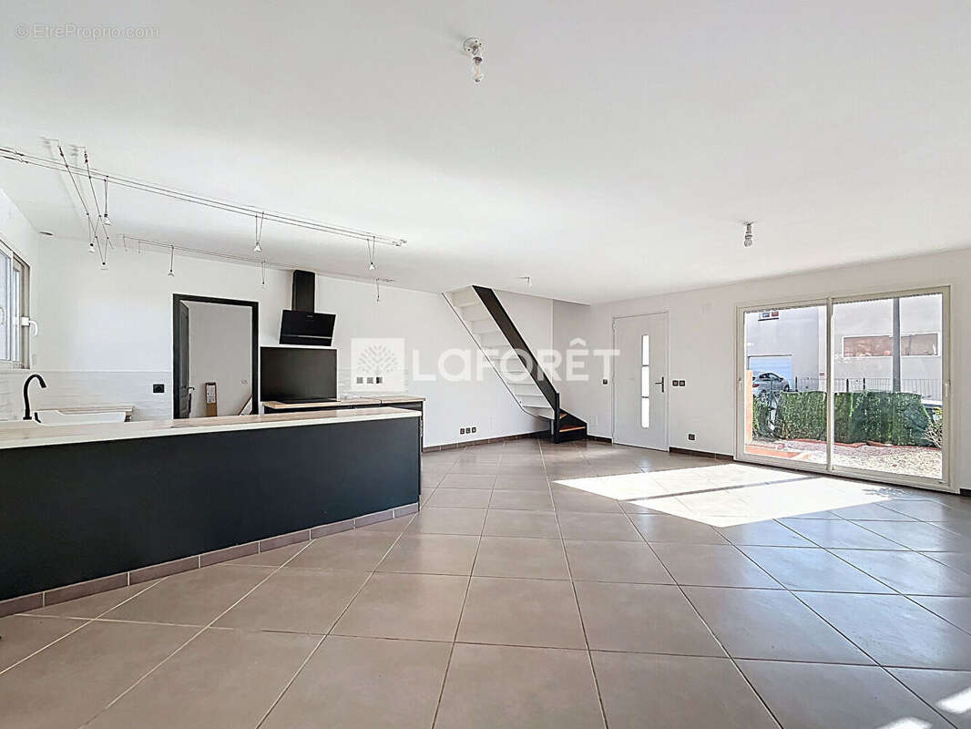 Maison à VILLELONGUE-DELS-MONTS