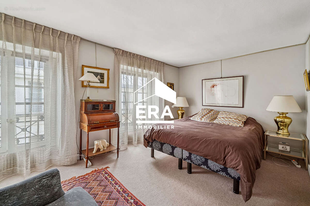 Appartement à PARIS-2E