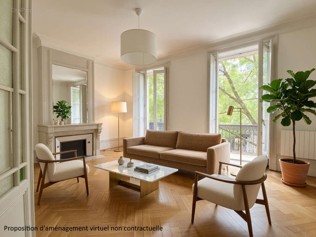 Appartement rénové immeuble pierre - TRIANGLE D'OR - photo 2