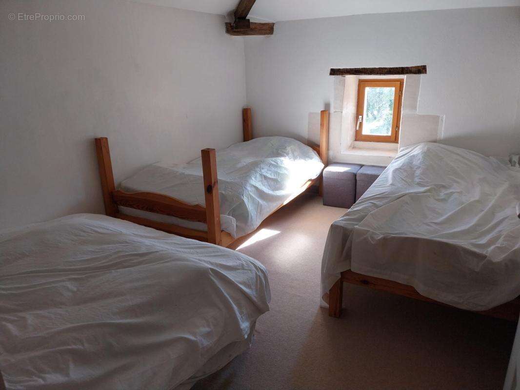 Maison à SAINT-GERMAIN-DE-LUSIGNAN