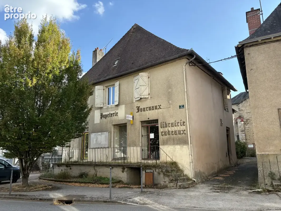 Coussac Bonneval immeuble - ancien magasin et appartement F3 - photo 1