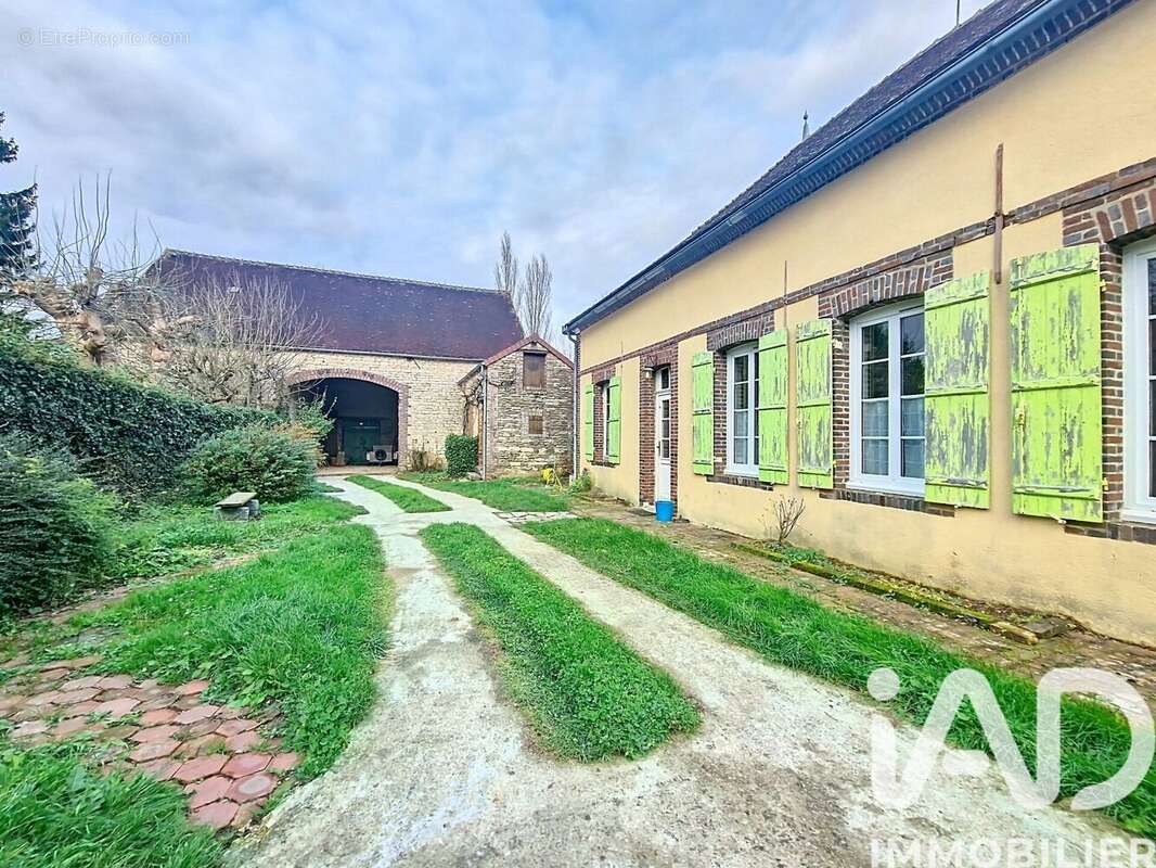 Maison 140 m² à Germigny  - photo 2