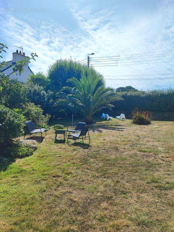 Maison à LAMPAUL-PLOUARZEL