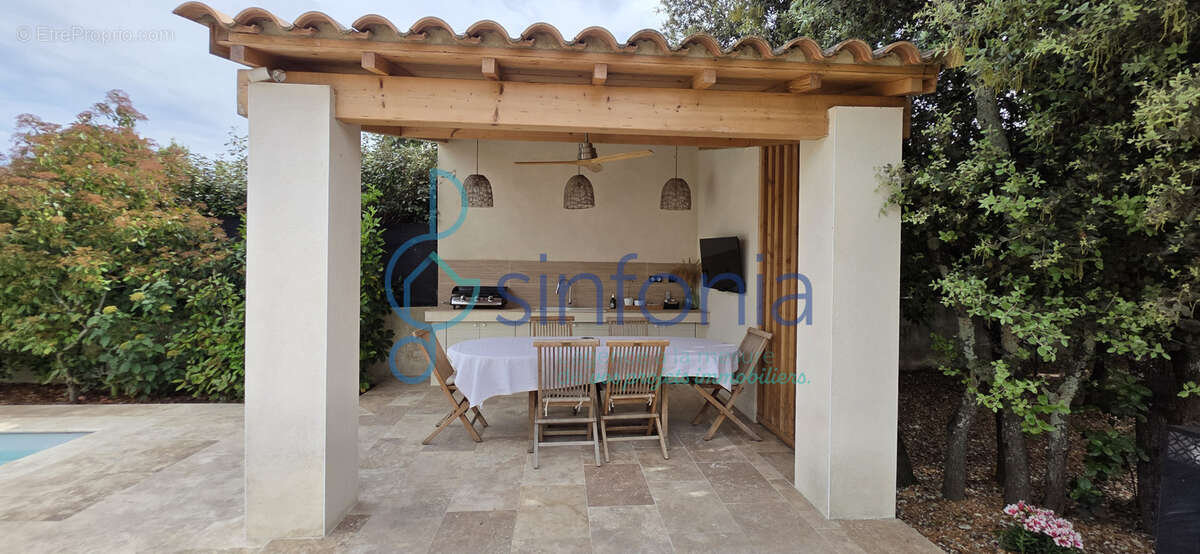 Maison à COLLIAS
