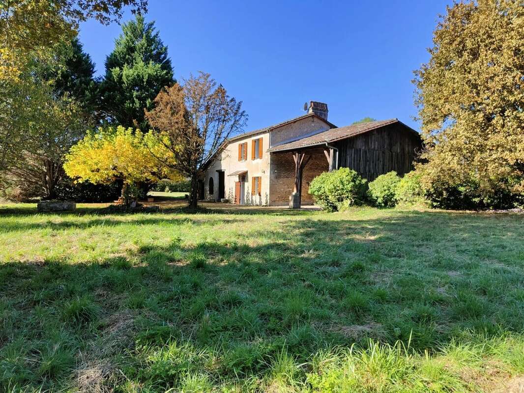 Maison à SAINT-MORILLON