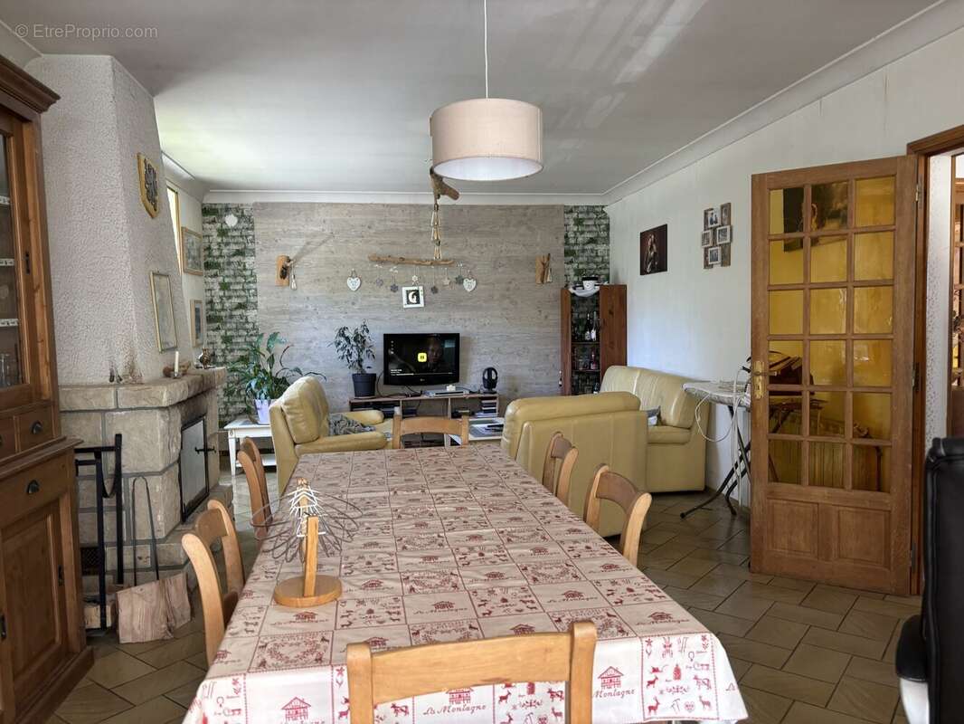 Maison à MONTPEZAT-SOUS-BAUZON