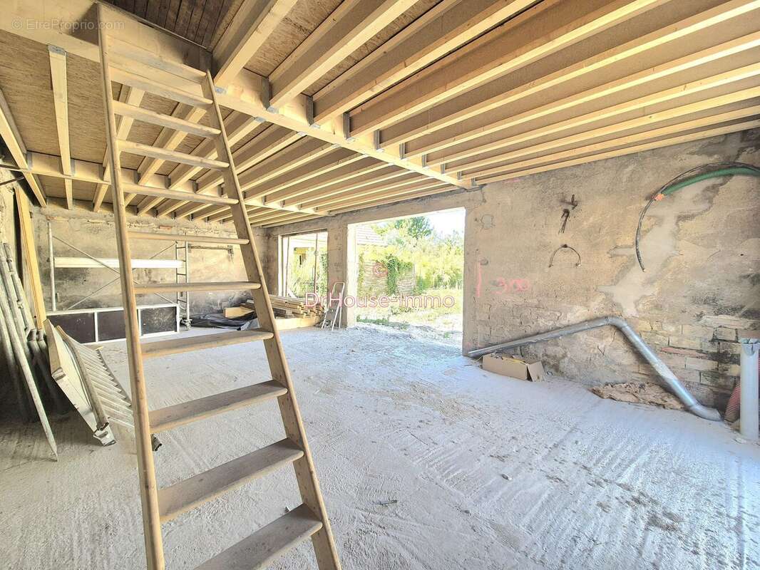 Maison 75 m² à Saint-Marcel  - photo 2