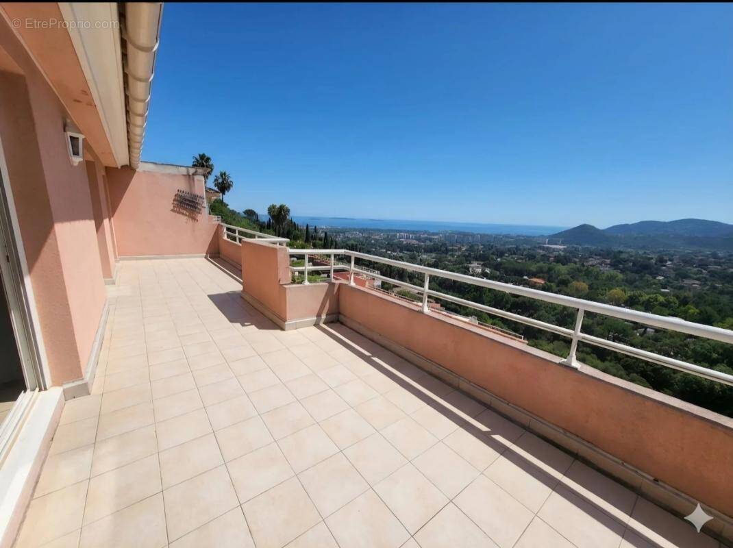 Appartement à MANDELIEU-LA-NAPOULE