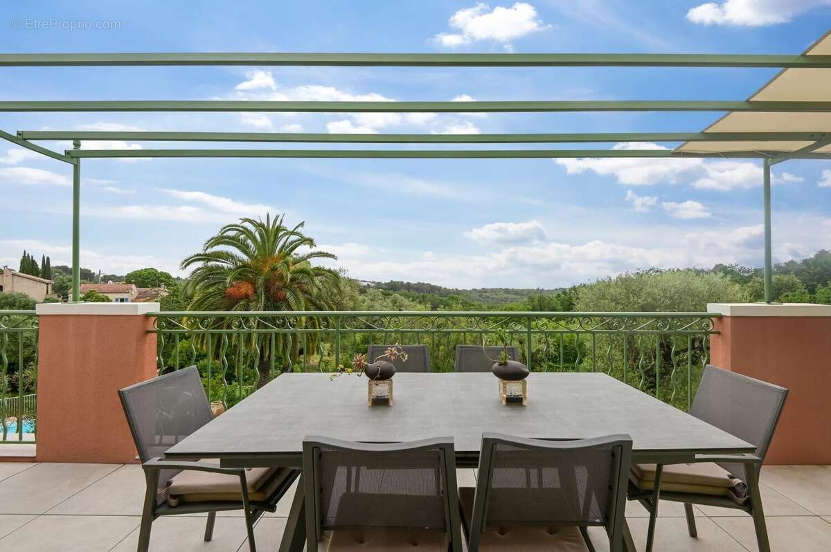 Appartement à ROQUEFORT-LES-PINS