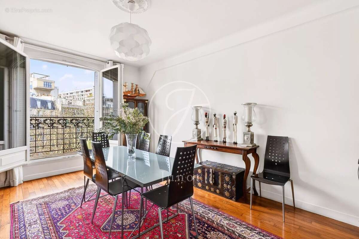 Appartement à PARIS-16E