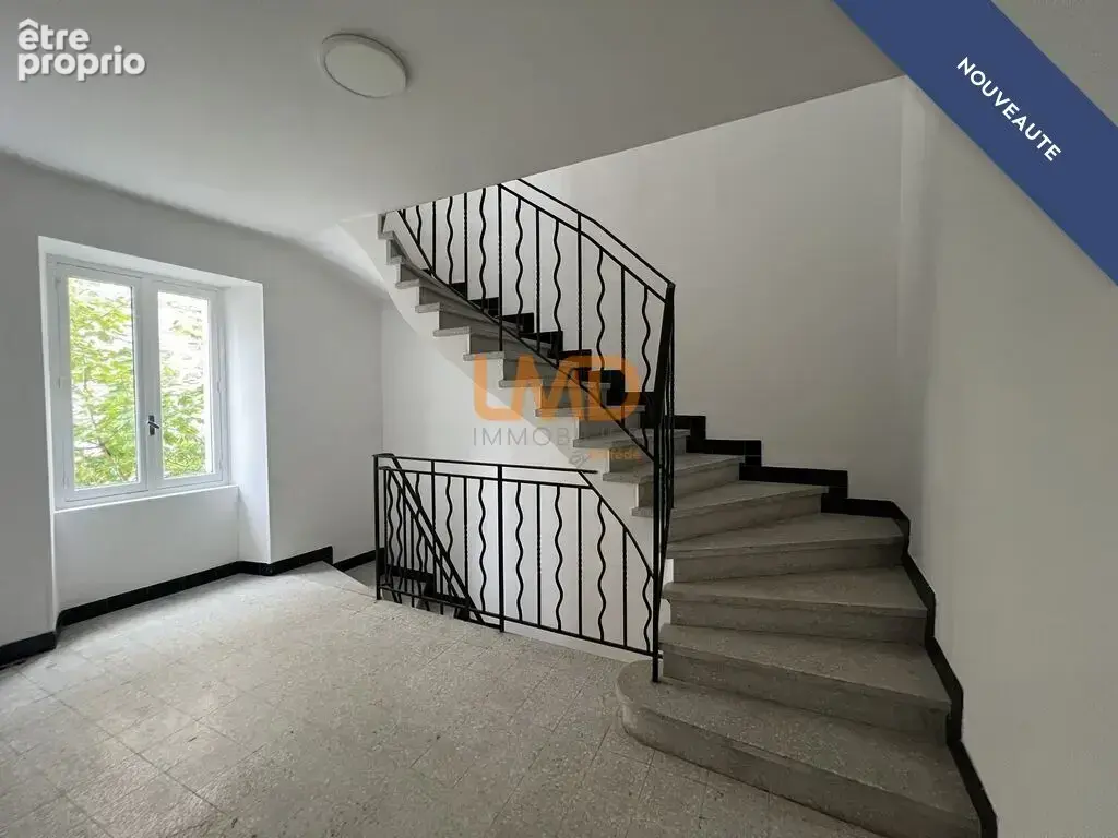 Immeuble de rapport rénové - 3 appartements et un local commerci - photo 2