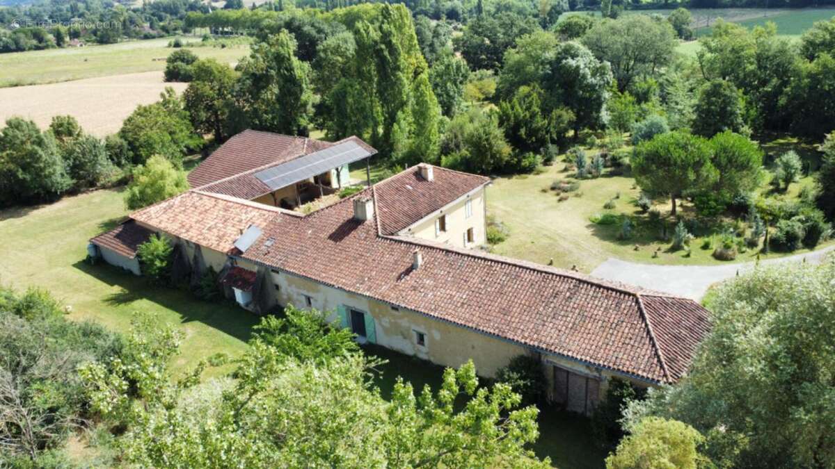 Corps de ferme isolée cadre bucolique 1,3ha - photo 3