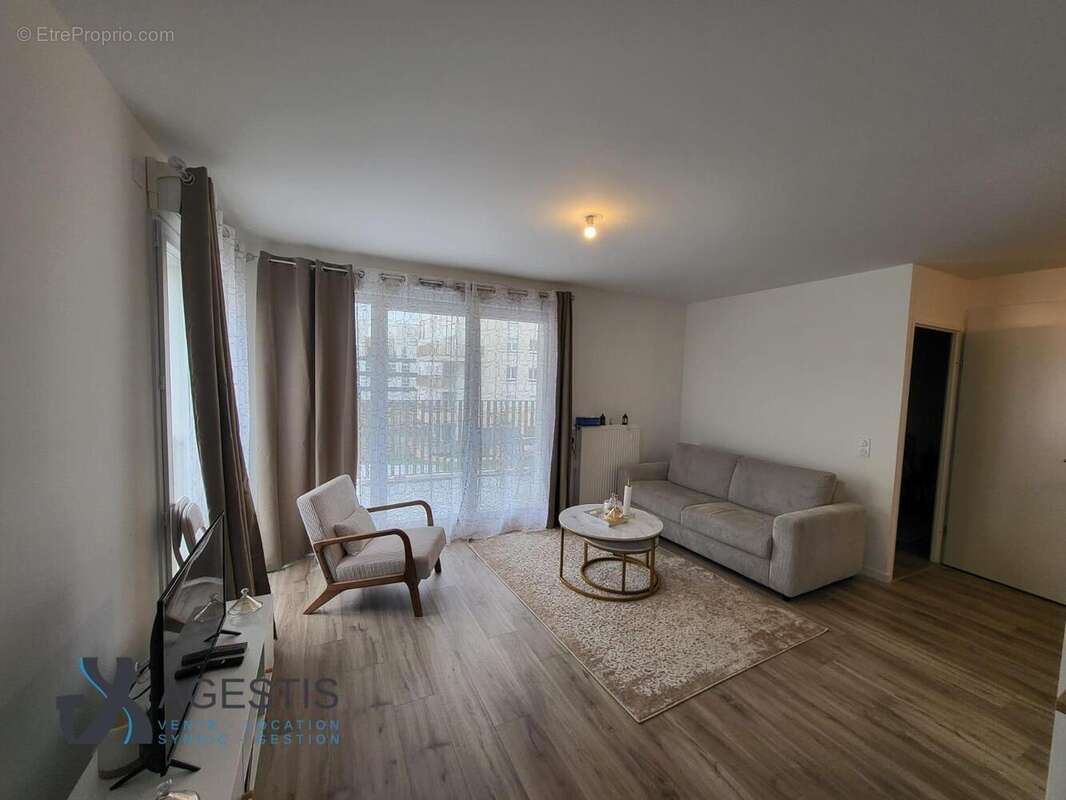   - Appartement à GRIGNY
