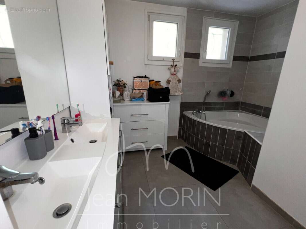 Maison à SAINT-MARCEL-LES-VALENCE