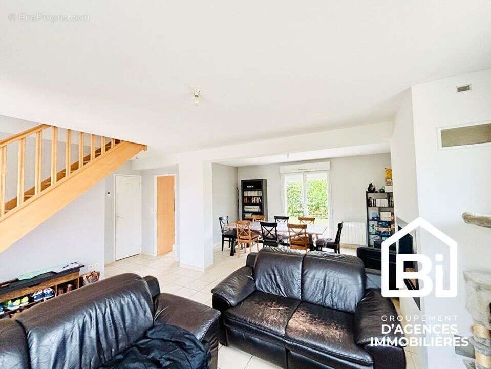 Maison à FEUGUEROLLES-BULLY