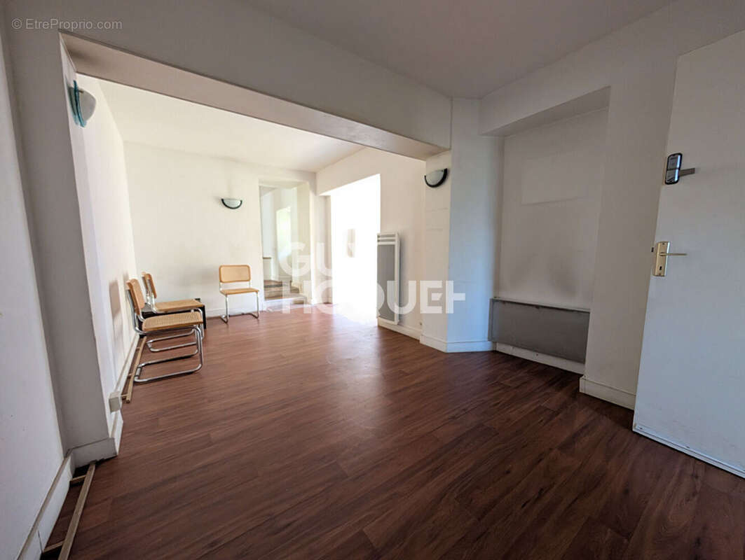 Commerce à LOUVECIENNES