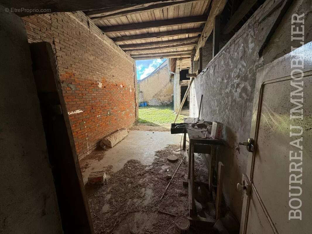 Maison à LA CELLE-SAINT-CYR