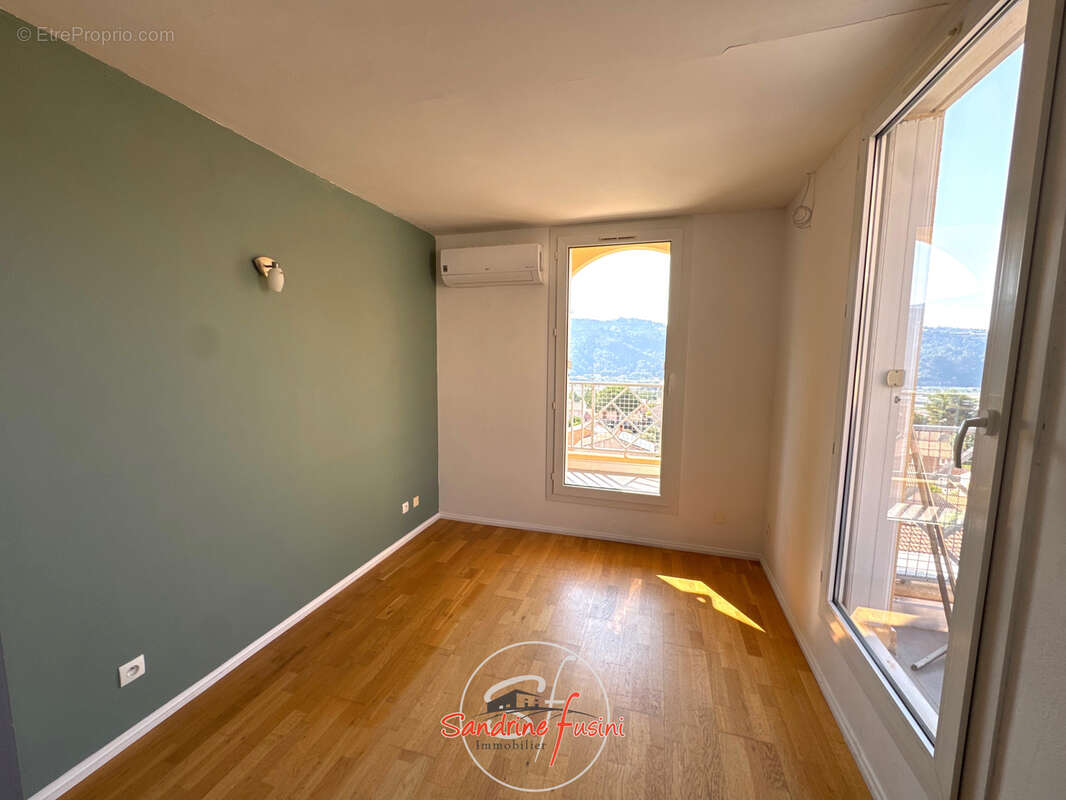 Carros beau duplex de 4 pièces avec vaste terrasse et garage. - photo 8