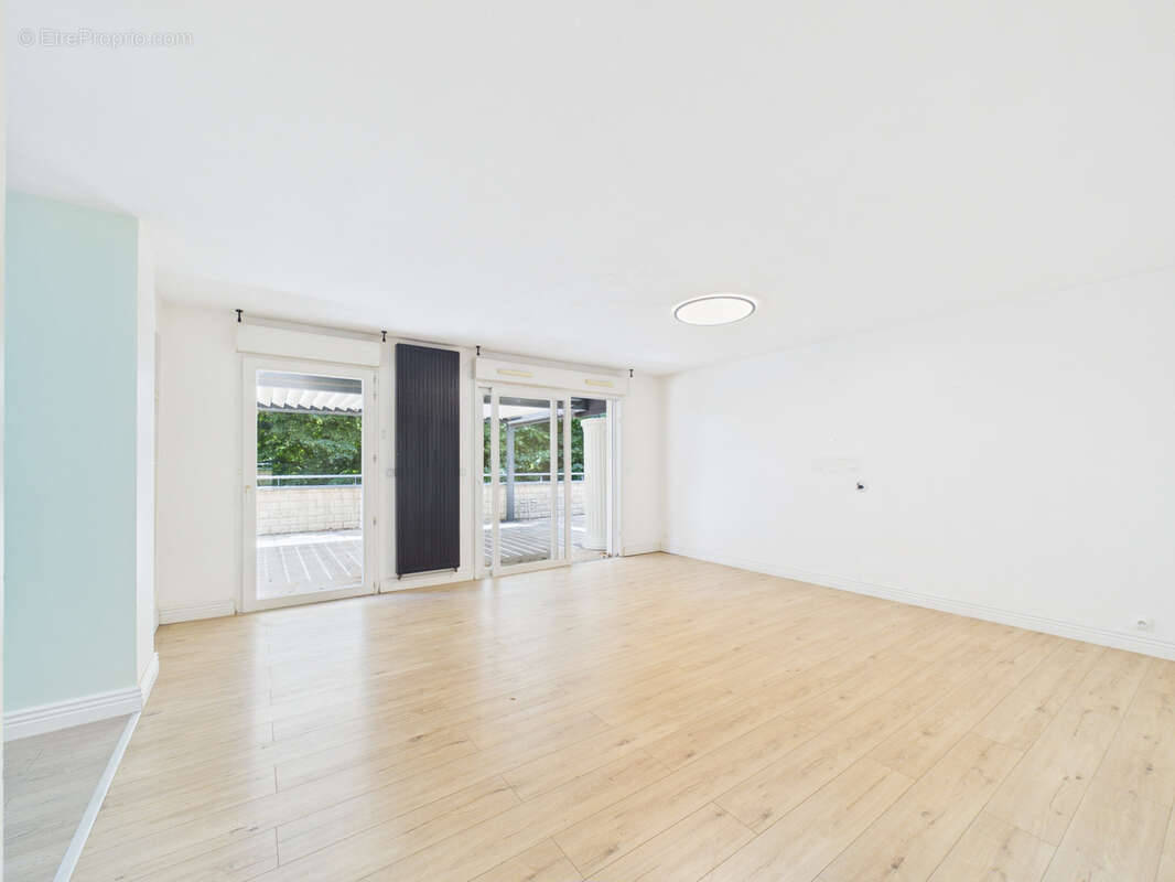 Chambéry   t4 en excellent état avec 70 m2 de terrasse, garage, cave et cadre verdoyant - photo 13