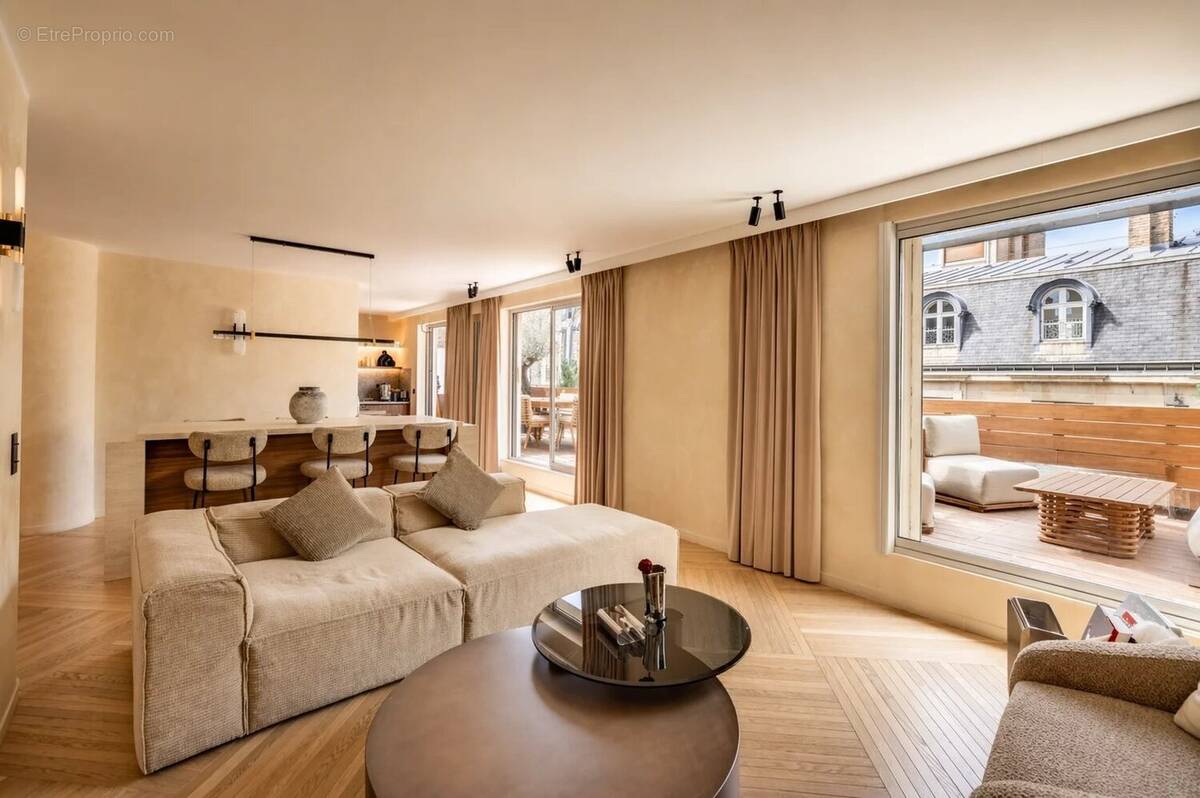 Appartement à PARIS-16E