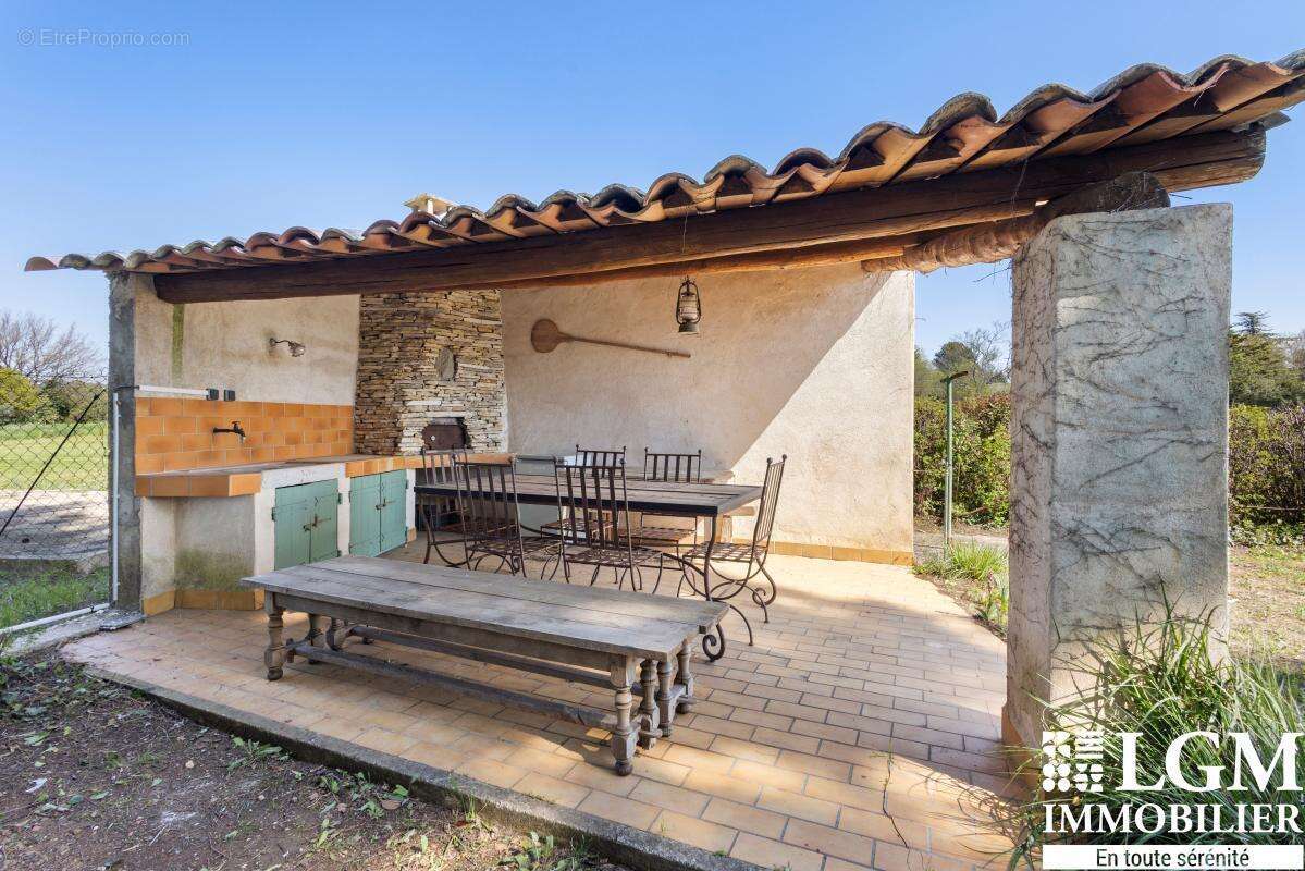 Aix en Provence - Propriété avec studio indépendant, garage de 80 m² et plus de 3 000 m² de terrain - photo 5