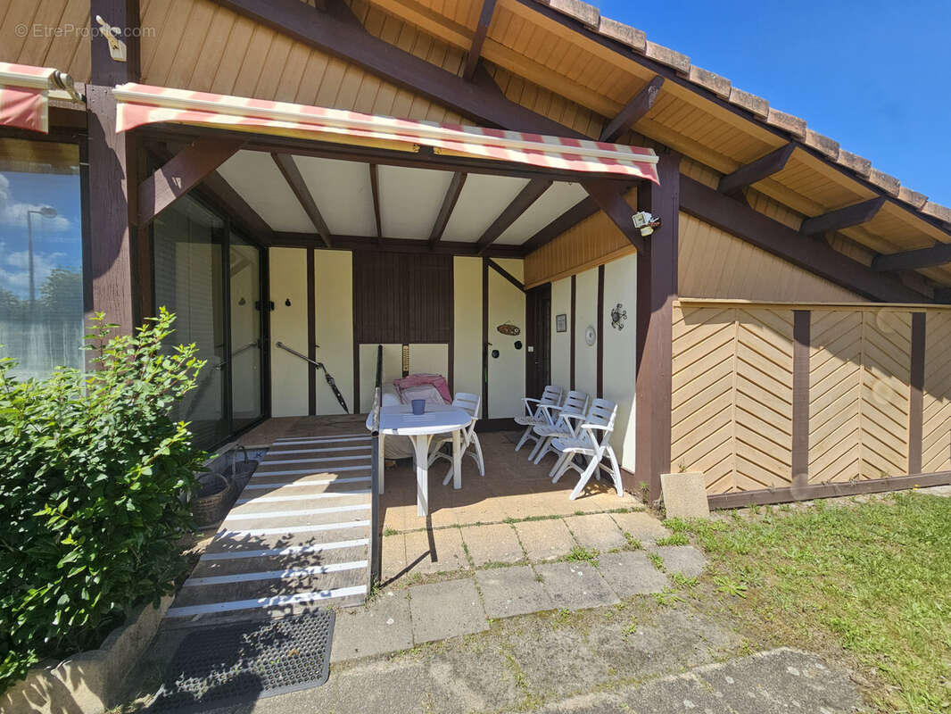 Maison à SAINT-JULIEN-EN-BORN