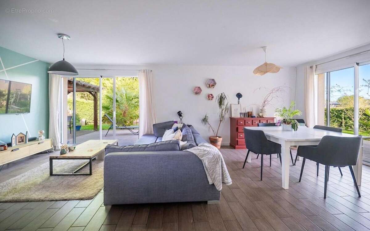 Maison à LA BAZOGE
