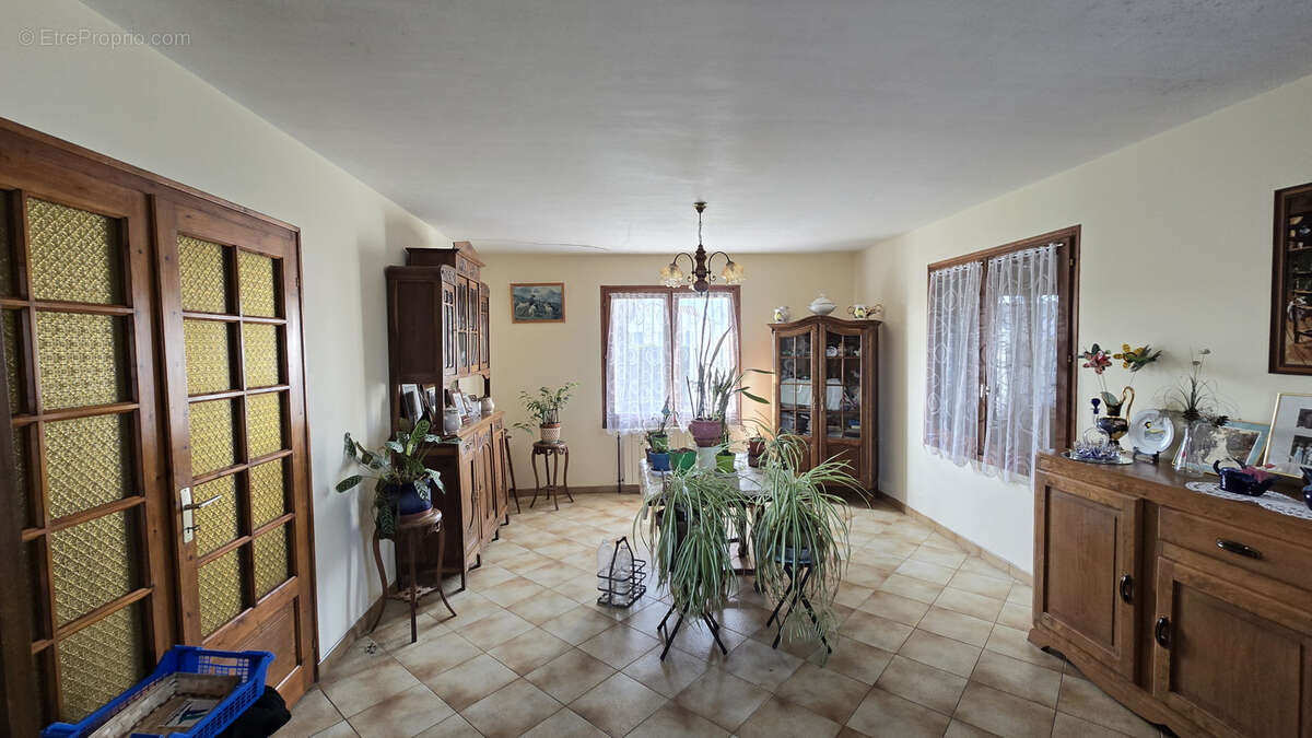 Maison à SAINT-JEAN-DE-LIVERSAY