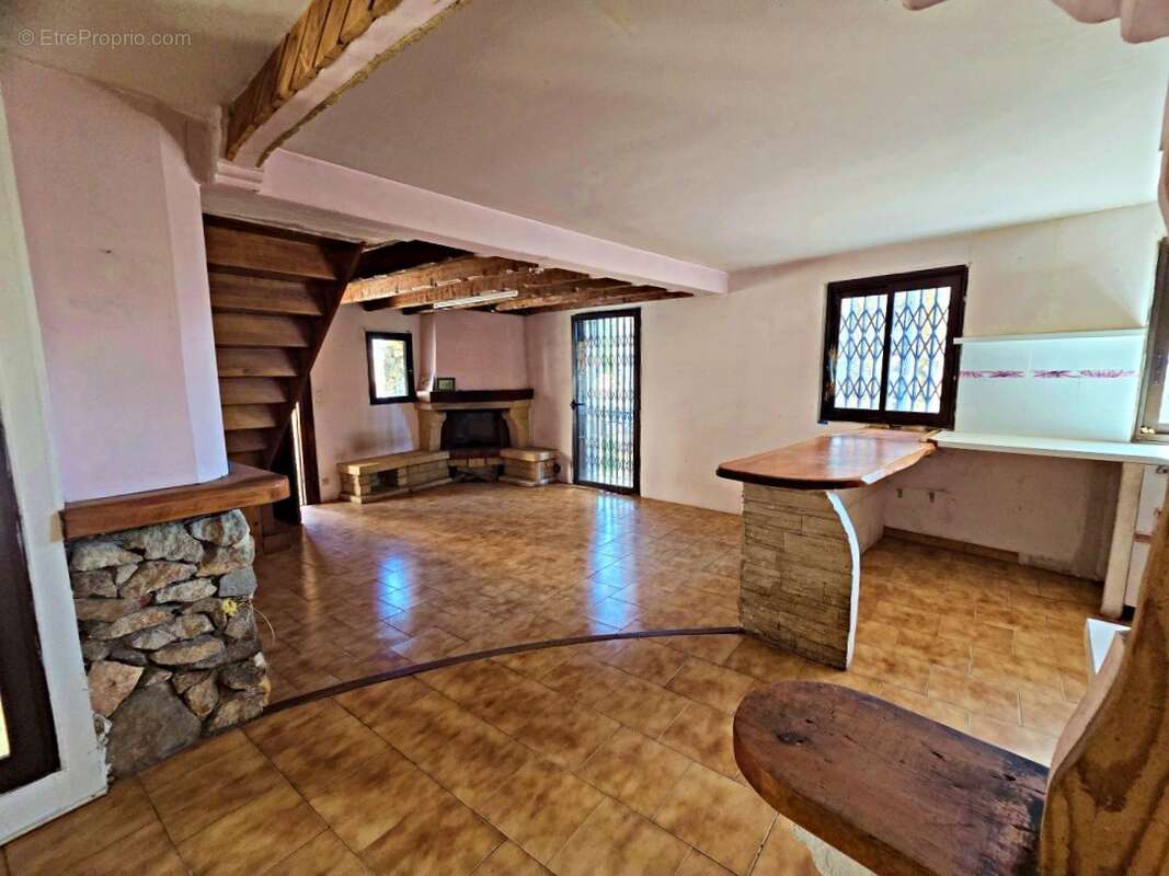 Maison à MEAILLES