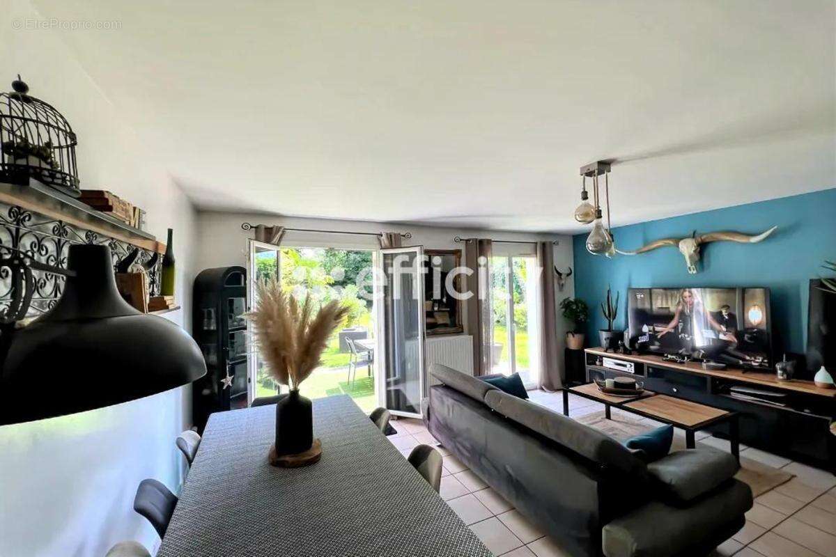 Maison 95 m² à Vaulx-En-Velin  - photo 8
