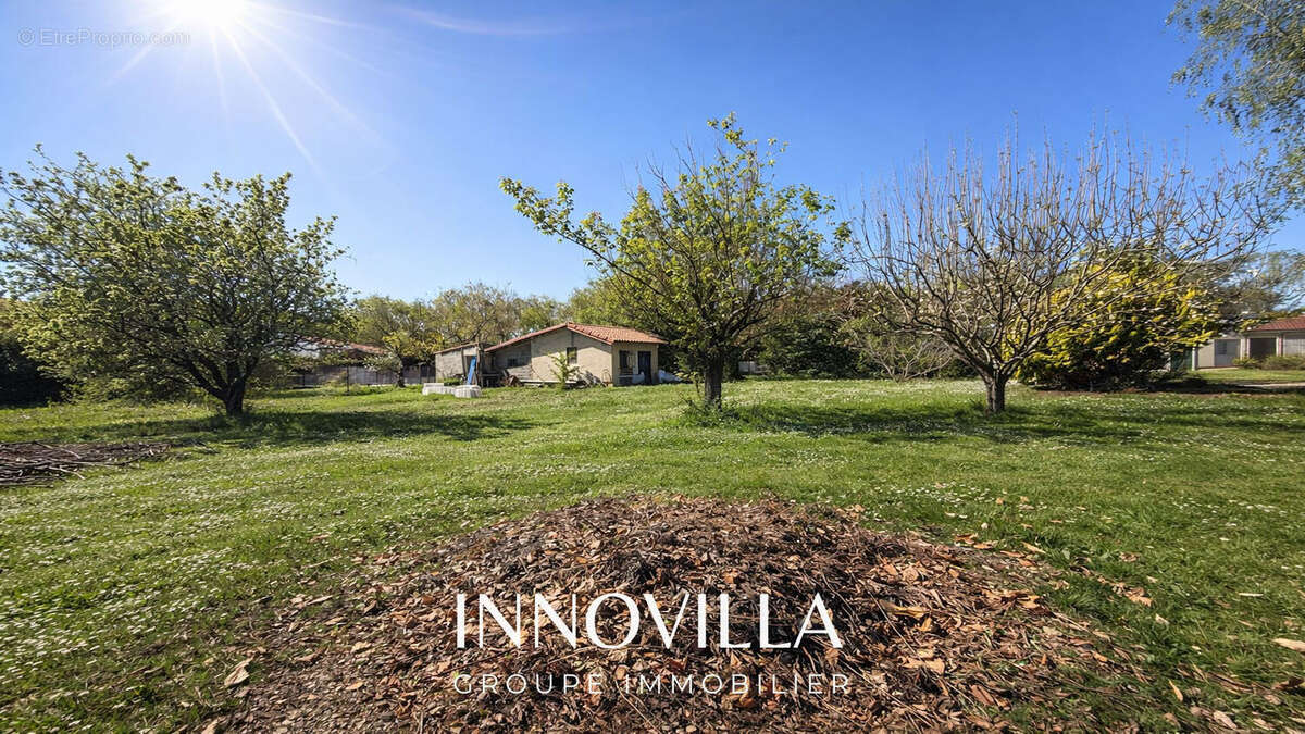 Terrain à LABASTIDE-SAINT-SERNIN