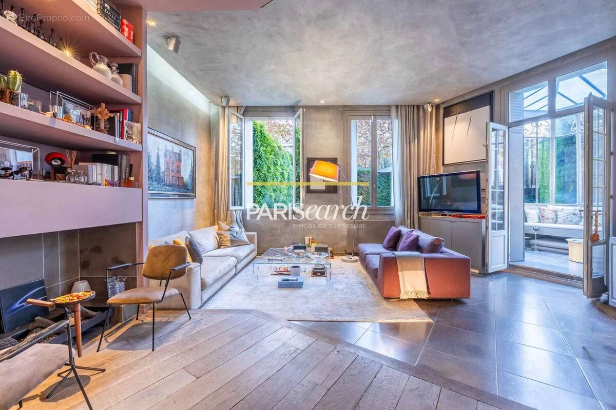 Appartement à PARIS-16E