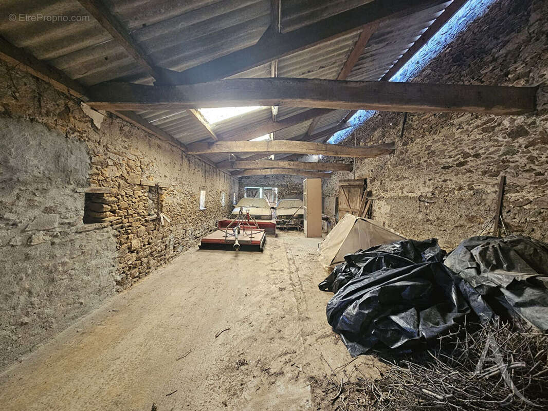 Grange à réhabiliter 250 m² - photo 6