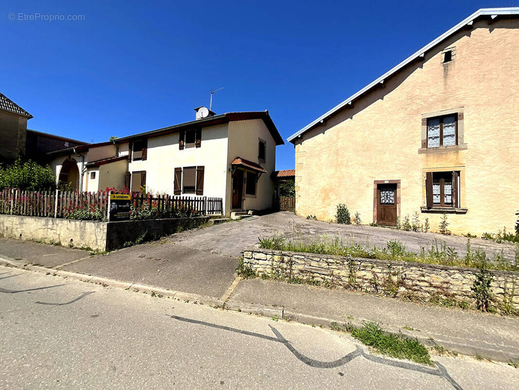 Maison à POLAINCOURT-ET-CLAIREFONTAINE