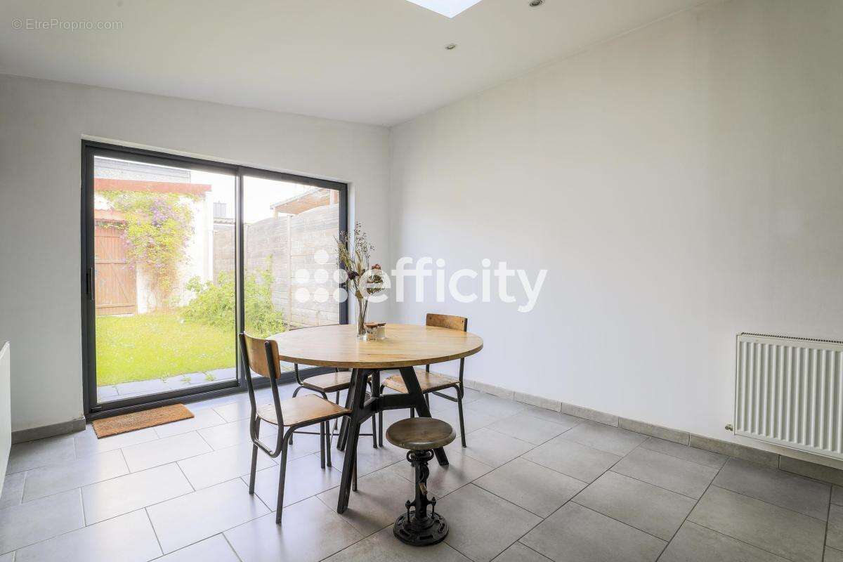 Maison à WAMBRECHIES