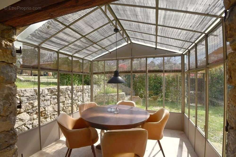 Maison à TOURRETTES