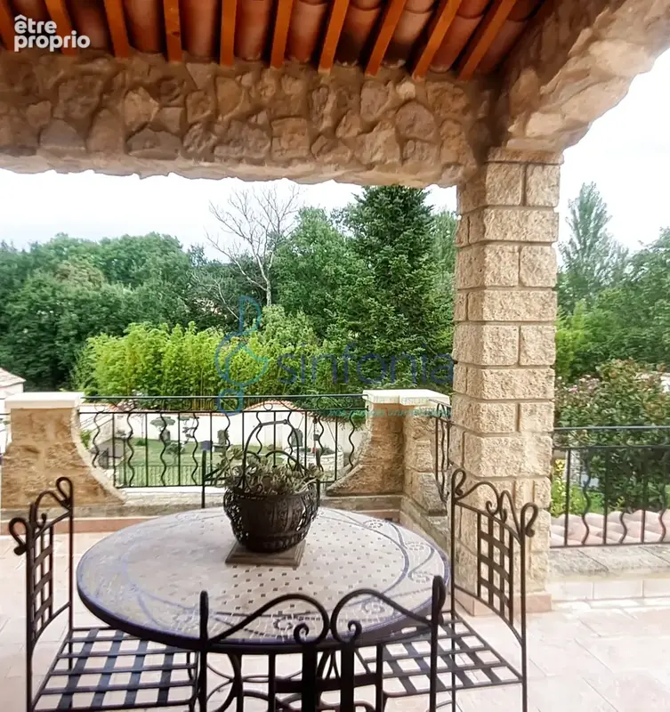 En vente à 6 km d'uzès  propriété familiale de 250 m2 avec piscine et deux espaces de vie indépendants - photo 7