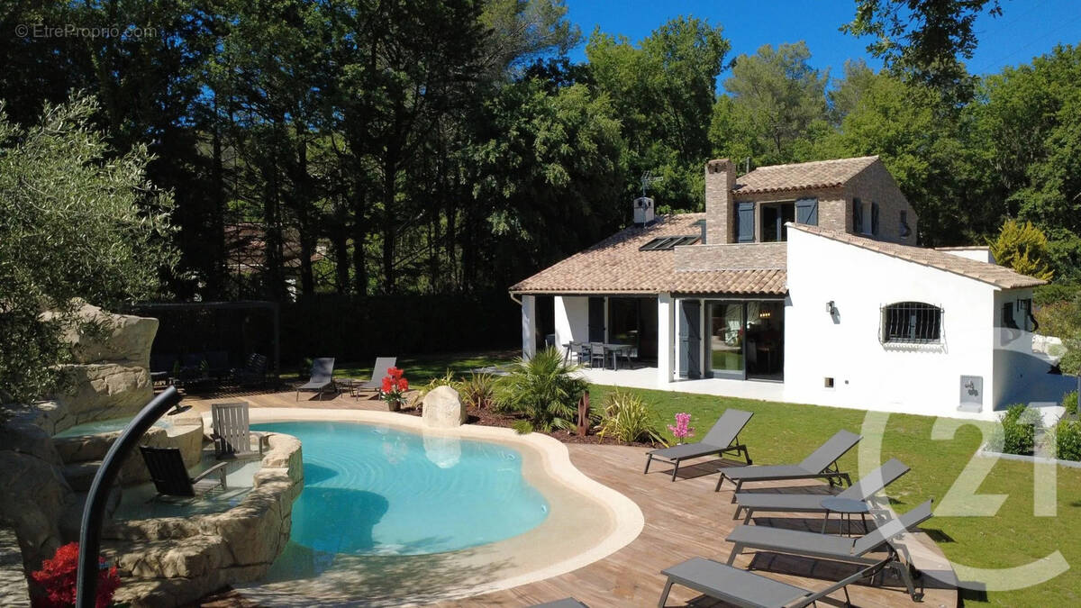 Maison à ROQUEFORT-LES-PINS