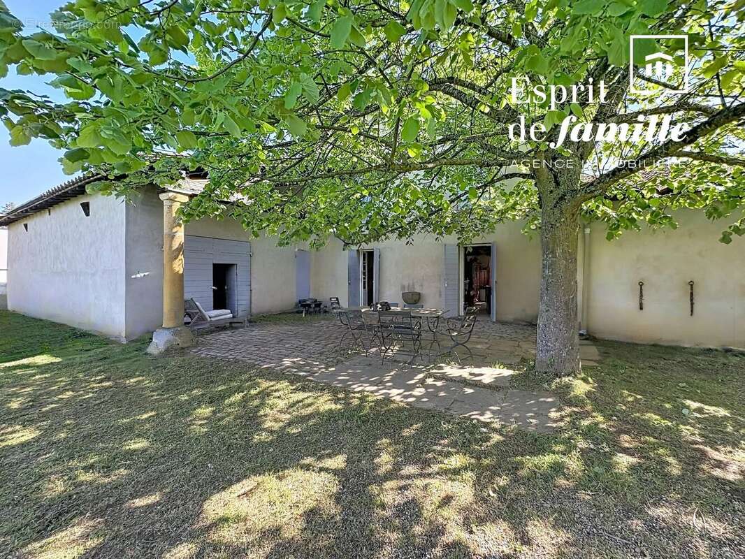 Maison à MONTANAY