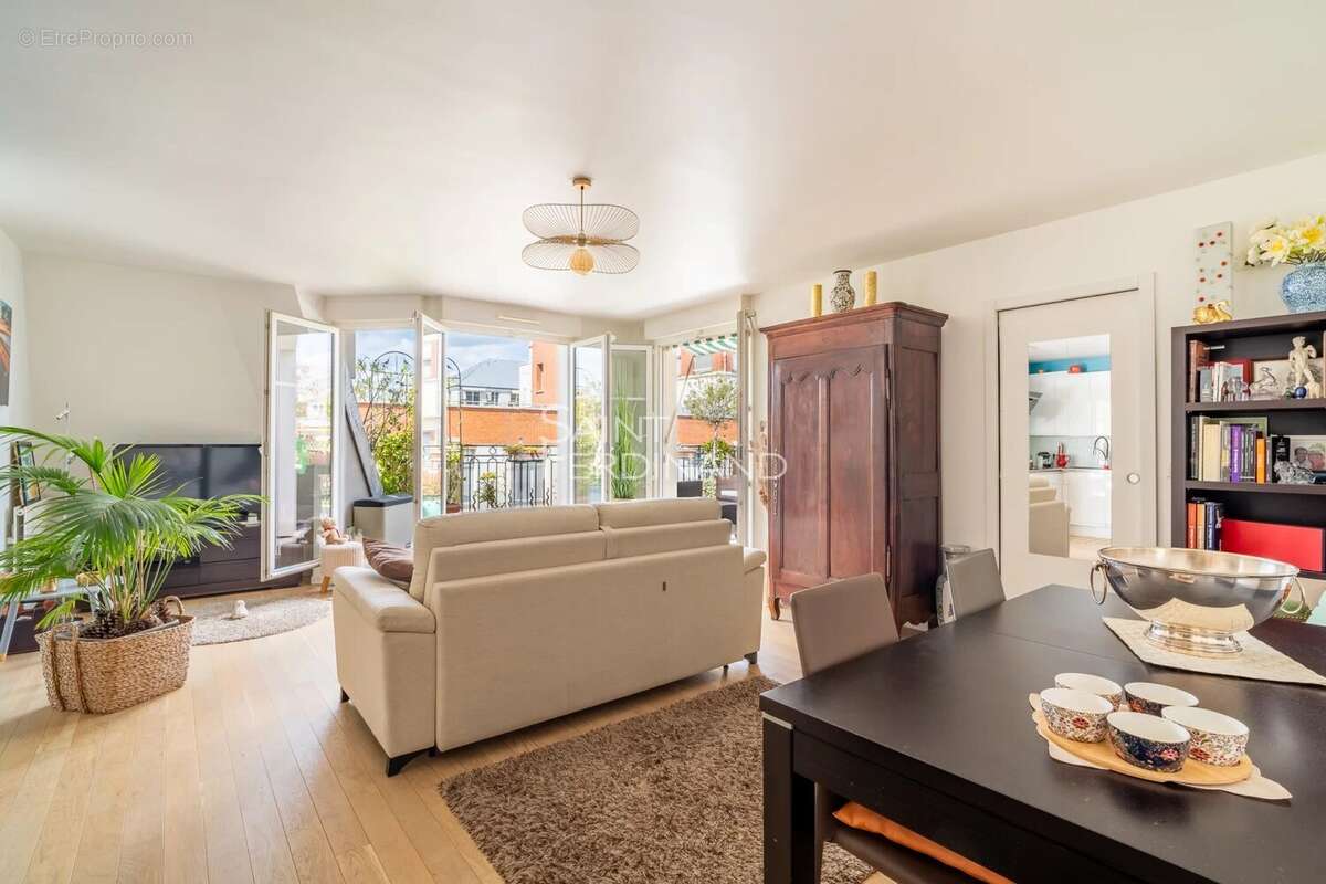 Appartement à LA GARENNE-COLOMBES