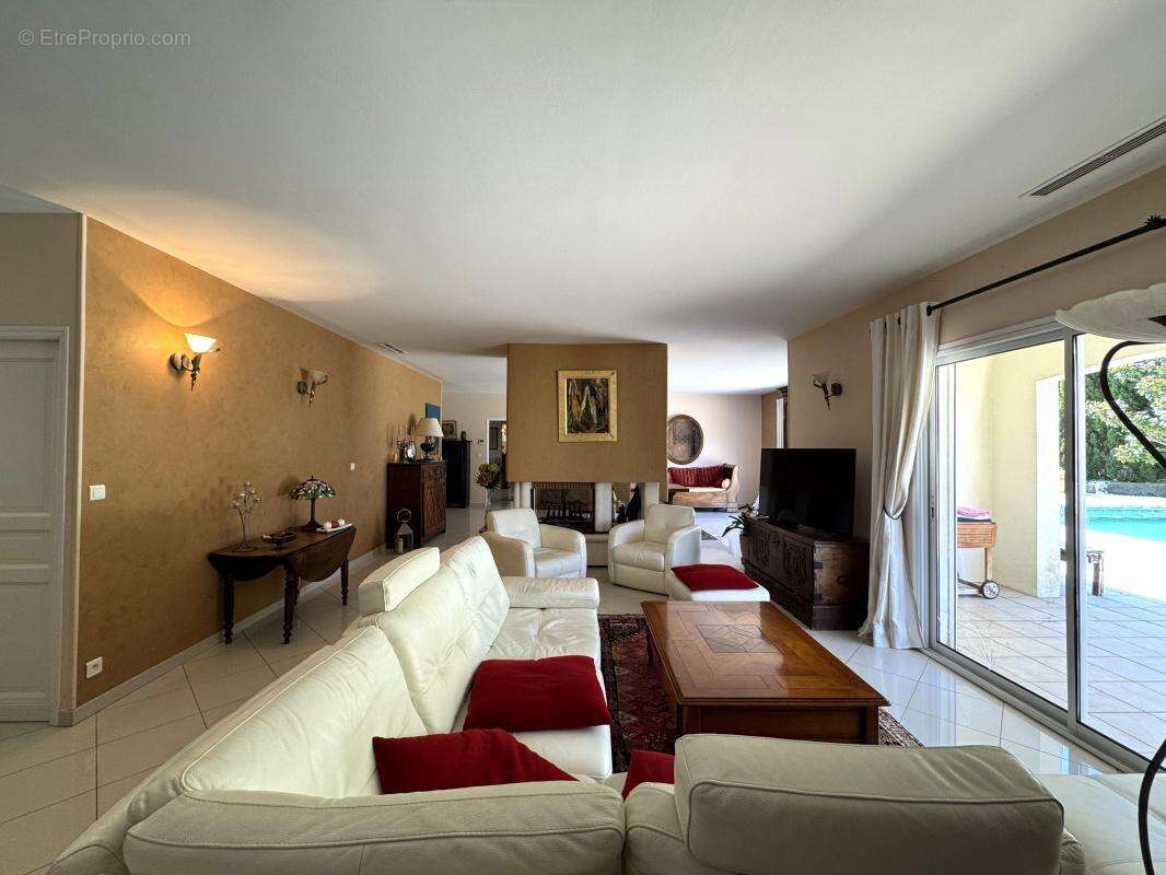Propriété 179m² avec piscine - 23000m² de terrain - photo 17