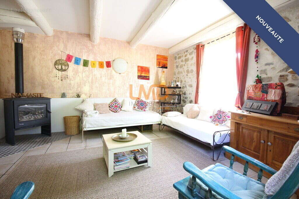 Appartement à SAINT-PAUL-LE-JEUNE