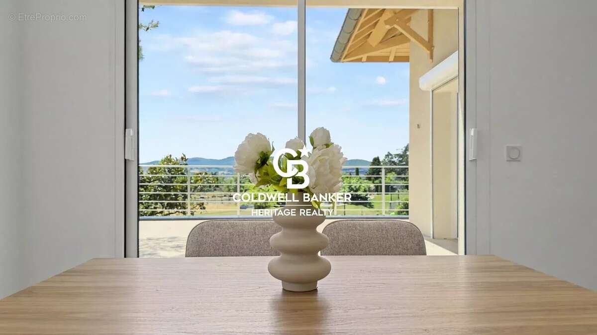 DARDILLY  – Appartement 124 m² entièrement rénové – Vue exceptionnelle sur les Monts du Lyonnais – Jardin et terrasse - photo 4