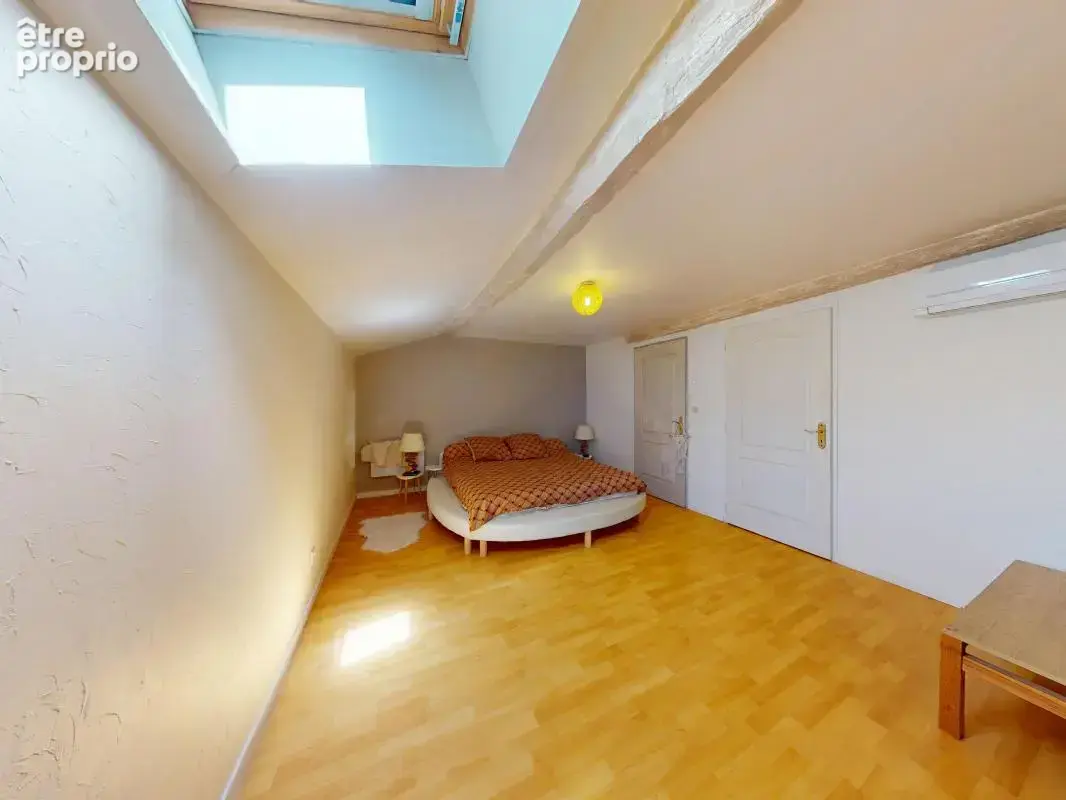Maison 171 m² à Saint-Jean-De-Thurigneux  - photo 10